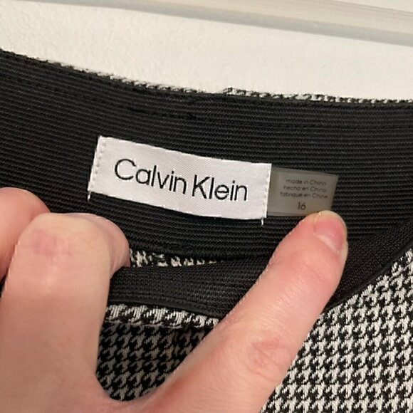 CALVIN KLEIN White Black Houndstooth Pull On Elastic Cropped ? Tapered Leg Pants - Picture 5 of 14
